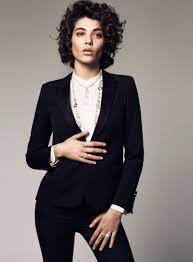Steffy Argelich Wears Curly Hairstyles For Vogue Turkey Jewelry Story Editorial Fashion Fashion Model