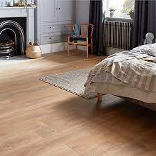 The quick to lay locking mechanism allows you to lay the floor over the top of underlay and underfloor heating without the need of adhesives. Goodhome Mossley Natural Natural Oak Effect Laminate Flooring 1 73m Pack Diy At B Q