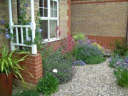 41 Amazing Small Front Porch Design Small Front Gardens Gravel Front Garden Ideas Front Garden Design