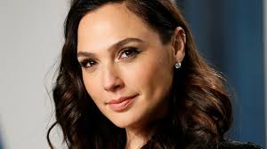 Gal gadot is an israeli actress, singer, martial artist, and model. Gal Gadot Defends Cleopatra Casting After Whitewashing Controversy Bbc News