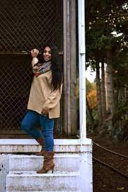 Outfits For Winter Senior Pictures Google Search Winter Outfits For Girls Senior Picture Outfits Girl Senior Pictures