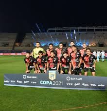 El club atlético colón se alzó este viernes como campeón en la copa de la liga de argentina, tras golear 3 a 0 al racing club en la final, disputada en el estadio bicentenario de la provincia de san. Gcnkbg2eicq3am