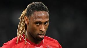 Σύμφωνα με την καταγγελία που έχει κάνει το κορίτσι, ο σεμέδο τη βίασε στο σπίτι του στη. E3jci1j3esuazm