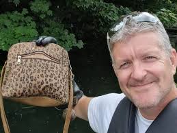 Woman reunited with bag, £40 and treasured photo still in tact after canoe  river cleaner found it