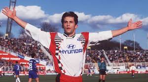 Put your face in the hole and become a rock star, a model or football play using one of our 250.000 scenarios. Ma Che Fine Ha Fatto Salihamidzic Che Fatica La Vita Da Bomber