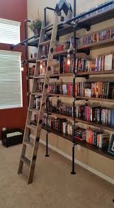 Rendre Les Renforts D Une Bibliotheque Industrielle Utiles Blog Interieuressentiel Com Floor To Ceiling Bookshelves Bookshelves Diy Industrial House