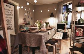 It's haunted with over 200 mixed black and metallic balloons, and a mysterious cold front of fog underfoot. Inspiration Ideas Small Table Decor Dining Room Cozy Small Apartment Party