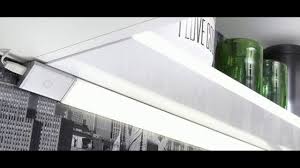 Vous avez un projet cuisine et vous souhaitez être conseillé de a à z dans sa conception? Lumiere Sous Meuble De Cuisine Youtube