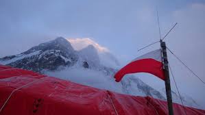 The great alpinist denis urubko has waded into the supplemental oxygen debate that has clouded the winter climb at k2. Everest Today On Twitter Denis Urubko Have Decided To Leave The Winter Expedition On K2 This Decision Was Accepted By The Participants Of The Expedition Who Did Not See Any Further Possibility