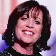 Lisa Linnell's Instagram, Twitter & Facebook