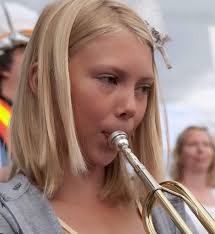 Hello ♥️ I'm Daisy, a blossoming singer, songwriter and musician from BC,  Canada. Ever since I was little, I've had a steadfast passion for music and  singing. My Mum even had to