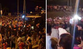 Zimbabwe electoral commission(zec) officers and other party reps at the polling stations are now verifying and. Malaysia Election 2018 Results Watch Armed Riot Police Clash With Desperate Protestors World News Express Co Uk