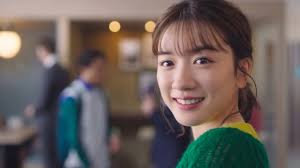 永野芽郁、cm三女役で注目度急上昇 理想的なあの子はだれ？ 」と歌って踊り出す、『uq mobile』のcmが話題になっている。 長女は深田恭子、次女は多部未華子、そしてふたりほど見覚えはないが、やたらかわいい三女は誰？ è‹±ä¼šè©±ã‚¤ãƒ¼ã‚ªãƒ³ ã‚¤ãƒ¼ã‚ªãƒ³è¡Œã£ã¦ã¿ã‚ˆã£ ç¯‡ æ°¸é‡ŽèŠ½éƒ Cm Watch