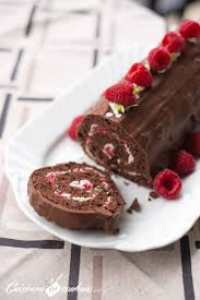 Buche Au Chocolat Et Aux Framboises Cuisinons En Couleurs Recette Buche Au Chocolat Buche Chocolat Framboise Parts De Gateaux