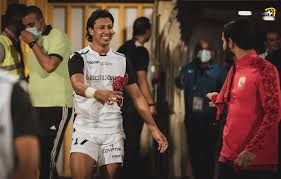 وتنشر صور كسر قدمها من المشفى جمال سليمان. Filgoal Com Ø¹Ù…Ø±Ùˆ Ø¬Ù…Ø§Ù„ ÙŠÙ‡Ø¯ÙŠ ØµØ§Ù„Ø­ Ø¬Ù…Ø¹Ø© ÙˆØ±Ø¯Ø© Ù‚Ø¨Ù„ Ø§Ù†Ø·Ù„Ø§Ù‚ Facebook