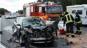 The aircraft was destroyed, but both crew members successfully ejected. Berliner 27 Stirbt Bei Crash Auf A2 Er Hielt Sein Handy Noch In Der Hand B Z Berlin