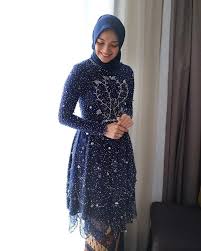 Kasih ibu tiri, pada anak yang tak dianggap ayah! 30 Model Kebaya Biru Elektrik Dongker Tosca Brokat