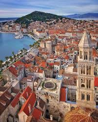 Saat itu masih cukup biasa. Scavengedluxury Cinema Neilton1962 Croacia Split Croatia Croatia Travel Croatia Europe Travel