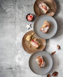 Selbst eingefleischte buttergläubige geben zu, dass olivenöl außergewöhnlich gute kuchen macht. Spanischer Zitronen Olivenolkuchen Mit Serrano Minis Von Abraham