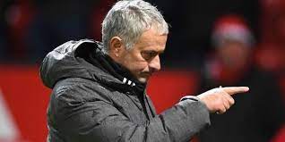 試合のことを聞けよ 怒りのモウリーニョ 会見を立ち去る モウリーニョ 怒り 試合