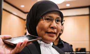 (4)hakim ketua sidang wajib menjaga supaya tata tertib dalam persidangan tetap ditaati setiap orang dan segala perintahnya dilaksanakan dengan baik. Malaysiakini Ketua Hakim Yang Dikenali Dengan Penghakiman Menentang