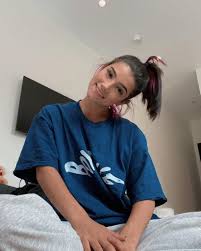 1 979 821 · обсуждают: Bye Bye Tiktok Charli D Amelio Is Moving To A New Video App Kiss
