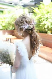 モダンウェディングには断然タッセルピアス 髪型やドレスのおしゃれな合わせ方とは arch dayswedding arch days ウェディングドレス 髪型 アップ ウェディング ヴィンテージ ブライダルヘア