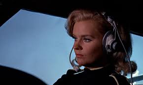 Identifiera Pussy Galore's Flygande Cirkus : r/JamesBond