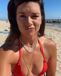 A dinner with me or sleep with me