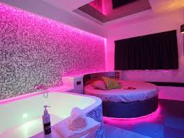 Se alquila picadero por horas: así son los hoteles del amor de Madrid  con jacuzzi, porno y juguetes