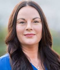 Julie Wise's Instagram, Twitter & Facebook