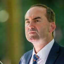 Diese entscheidung traf die regierung des freistaats bayern, ministerpräsident markus söder verkündete sie am freitag nach einer sitzung des kabinetts und sprach von einer stadionauslastung von bis zu 20 prozent. Em Zuschauer In Munchen Aiwanger Drangt Auf Entscheidung