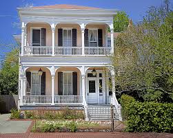 New Orleans Louisiana Garden District Homes A Southerly Flow In 2020 New Orleans Garden District Garden District New Orleans Homes