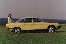 Outre une ligne aérodynamique innovante pour l'époque, elle se singularise par le moteur comotor qui est un moteur à pistons rotatifs wankel. Nsu A L Honneur Au Salon Techno Classica D Essen