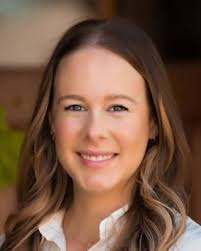 Amanda Comer's Instagram, Twitter & Facebook