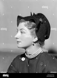 Pearl necklace and pearl Black and White Stock Photos & Images