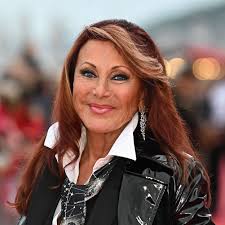 Elle a insulté son public à plusieurs reprises' : Julie Pietri a t-elle  dérapé pendant un concert ?