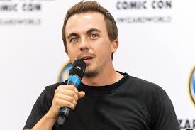 October 12, 2017 at 11:00 am edt. Frankie Muniz Reveals He Broke His Back In Race Car Accident Page Six