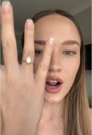 The ring of my dreams 🥹 #engaged #engagment #engagmentring #engagementrings