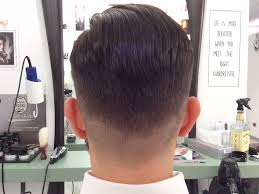 Poco adatti per chi ha orecchie a sventola, i tagli rasati ai lati e dietro vengono vivacizzati da ciuffo lungo pettinato indietro, da creste da . Tagli Uomo Archivi Giorgio Parrucchieri Globelife