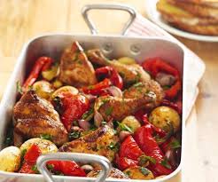 Preparez Un Plat De Poulet Roti Avec Des Legumes Grace A Notre Recette Et Aux Astuces Du Chef Cyril Lignac Plats De Poulet Recette Plat