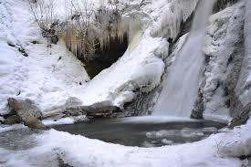 Cei care ajung în județul bihor sunt invitați de agenția de management al destinației bihor (amd bihor) să descopere pădurea craiului, o zonă deosebită a județului bihor, care este plină cu obiective turistice unice. Locuri De VÄƒzut In Bihor Iarna Partea A Ii A