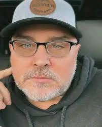 If you love your spouse comment i love my spouse and post a happy picture  of you two.