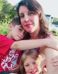 Lauren Strunk's Instagram, Twitter & Facebook