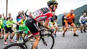 Simon yates won stage 19 of the giro d'italia to set up a fascinating final weekend of the race even as egan bernal managed to add a few more seconds to his overall lead. Simon Yates Gewinnt Die Vuelta A Espana Fur Scott Sports Scott Sports