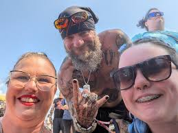 if you see me say hi!!!🤘🏻