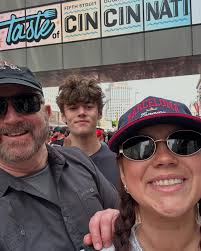 It was a great night to be a Reds Fan in Cincinnati. Thomas Rhett  performed, B-105 was everywhere and the Reds Won! @thomasrhettakins @reds  @jesseannab105 @bigdaveshowb105