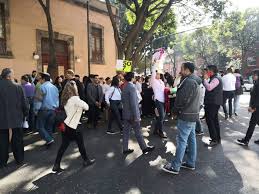 Un sismo de magnitud preliminar 5.5 se pudo percibir en la cdmx, hoy jueves 2 de julio, así lo informó el el sismo se originó a 22 kilómetros al sureste del municipio de pinotepa nacional, oaxaca, y se. Cascada De Sismos En La Cdmx Alertas A La Poblacion Centro Noticias Tamaulipas