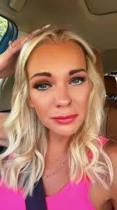 Jessica Bolling's Instagram, Twitter & Facebook