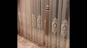Kornişe takmaya hazır halde, düğmeleri salon ya da odalarda kullanabileceğiniz taç tül perde modelleri, halılarınız ve mobilyalarınız ile uyum sağlıyor. 2020 Perde Modelleri Brillant Tac Tul Perdeler Perdes Youtube